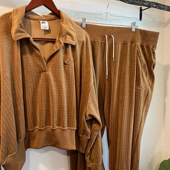 Nike Two Piece Set Size XXL - Tan Waffle Plush Sweater & Jogger Pants - Picture 4 of 16